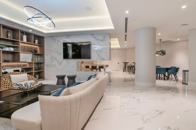 1000 W Island Blvd 202, Aventura, FL 33160
