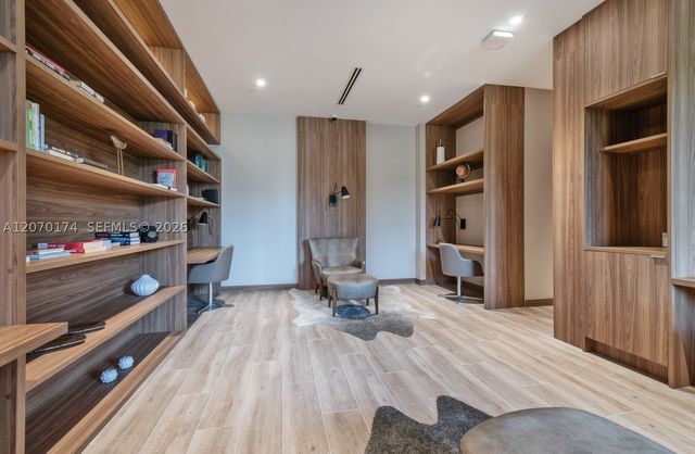 1000 W Island Blvd 202, Aventura, FL 33160