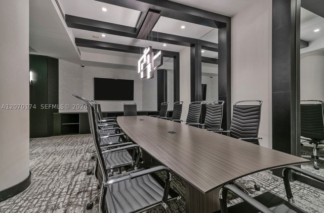 1000 W Island Blvd 202, Aventura, FL 33160