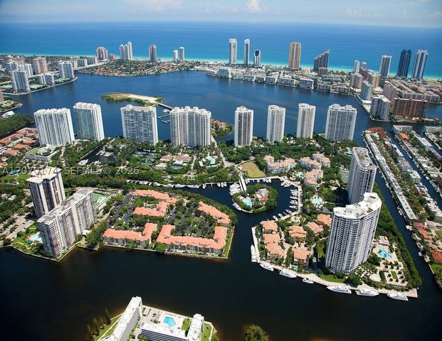 1000 W Island Blvd 202, Aventura, FL 33160