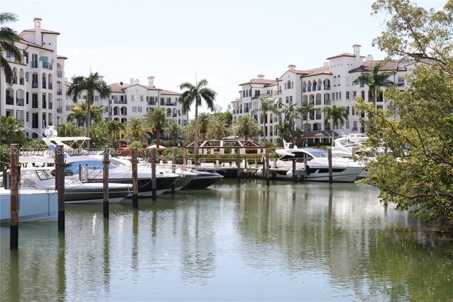1000 W Island Blvd 202, Aventura, FL 33160