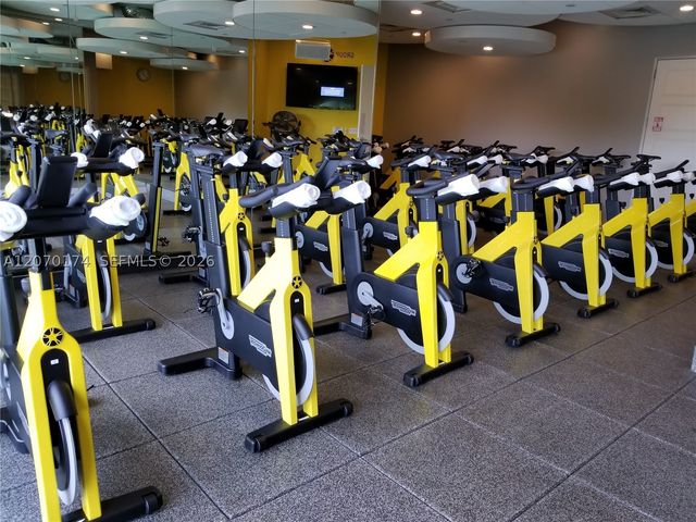 1000 W Island Blvd 202, Aventura, FL 33160