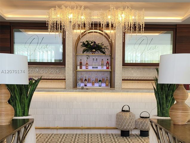 1000 W Island Blvd 202, Aventura, FL 33160