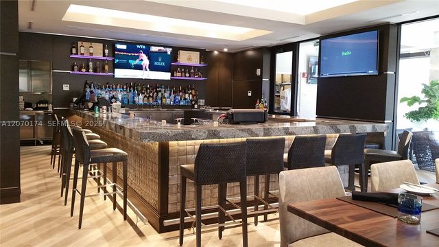 1000 W Island Blvd 202, Aventura, FL 33160