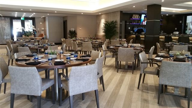 1000 W Island Blvd 202, Aventura, FL 33160