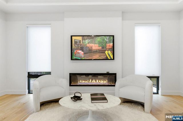 577 Floyd Street, Englewood Cliffs, NJ 07632
