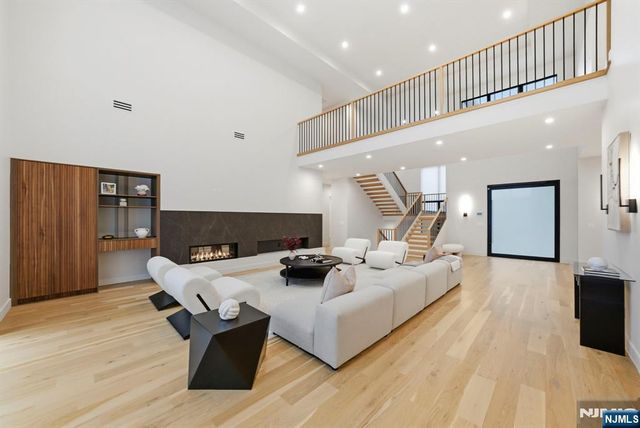 577 Floyd Street, Englewood Cliffs, NJ 07632