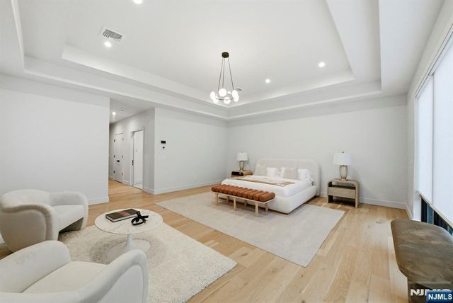 577 Floyd Street, Englewood Cliffs, NJ 07632
