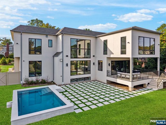 577 Floyd Street, Englewood Cliffs, NJ 07632