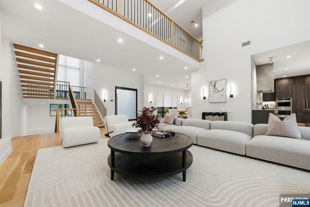577 Floyd Street, Englewood Cliffs, NJ 07632
