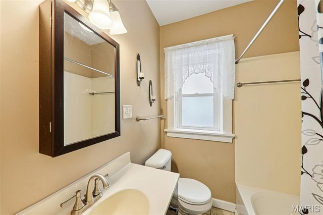 4611 Quincy Street, St Louis, MO 63116