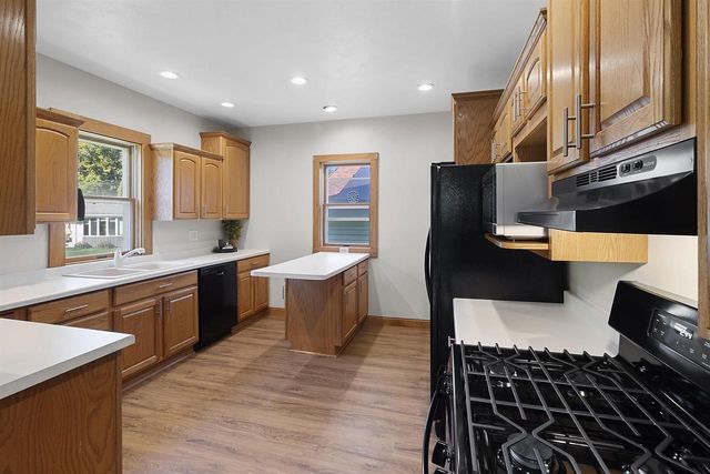 2500 E NEWBERRY STREET, Appleton, WI 54915