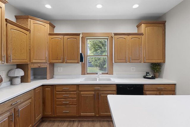 2500 E NEWBERRY STREET, Appleton, WI 54915
