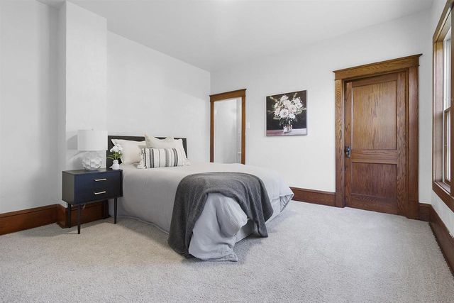 2500 E NEWBERRY STREET, Appleton, WI 54915