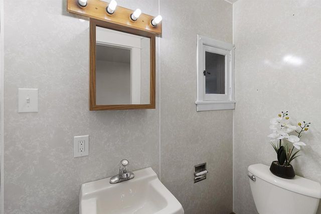 2500 E NEWBERRY STREET, Appleton, WI 54915