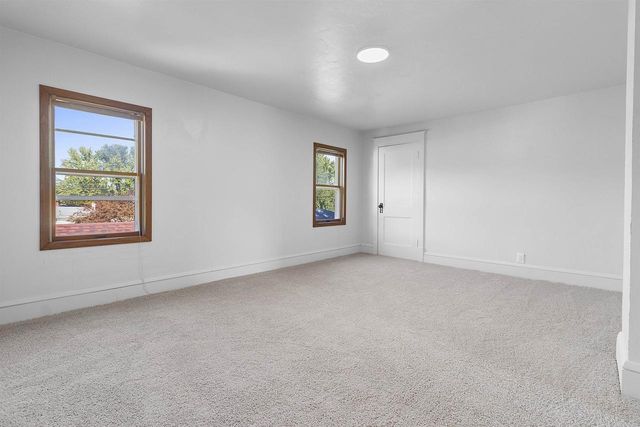 2500 E NEWBERRY STREET, Appleton, WI 54915