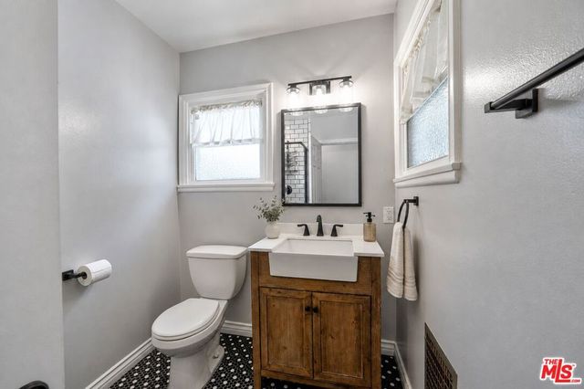 6928 Vanscoy Avenue, North Hollywood, CA 91605