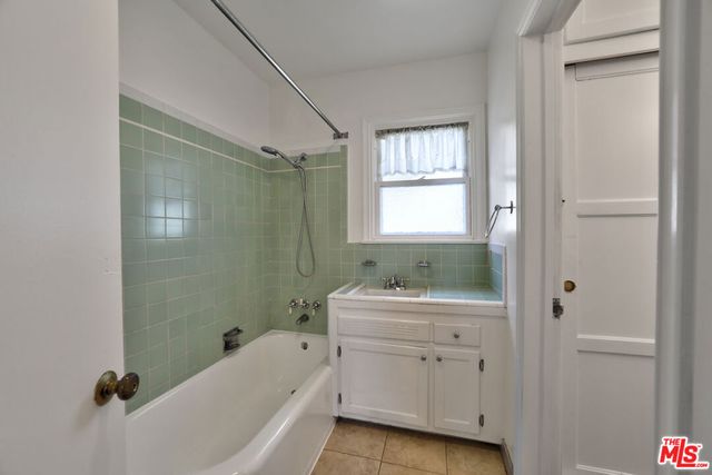 6928 Vanscoy Avenue, North Hollywood, CA 91605