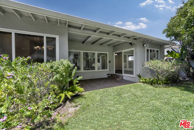 6928 Vanscoy Avenue, North Hollywood, CA 91605