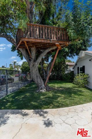 6928 Vanscoy Avenue, North Hollywood, CA 91605
