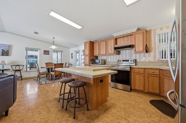 10027 EQUITY AVENUE, Dade City, FL 33525