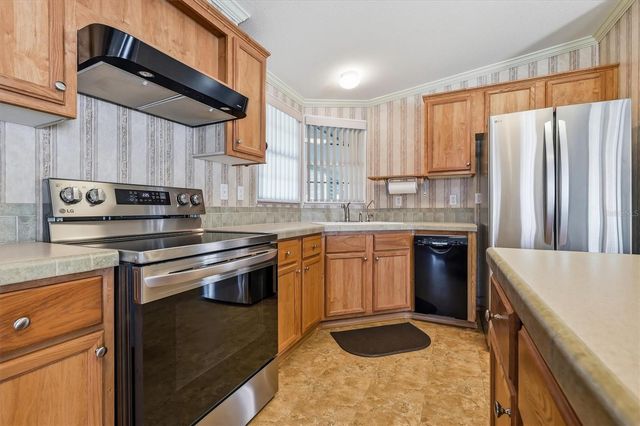 10027 EQUITY AVENUE, Dade City, FL 33525