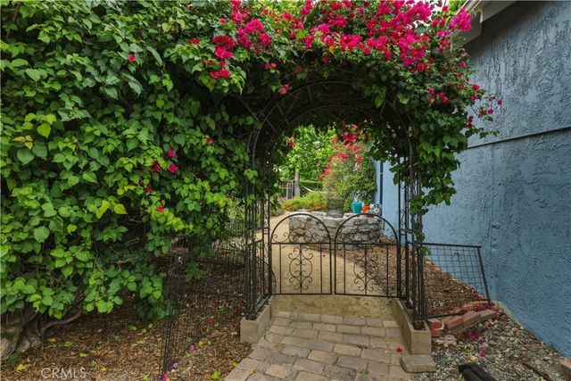 11592 Kling Street, Toluca Lake, CA 91602