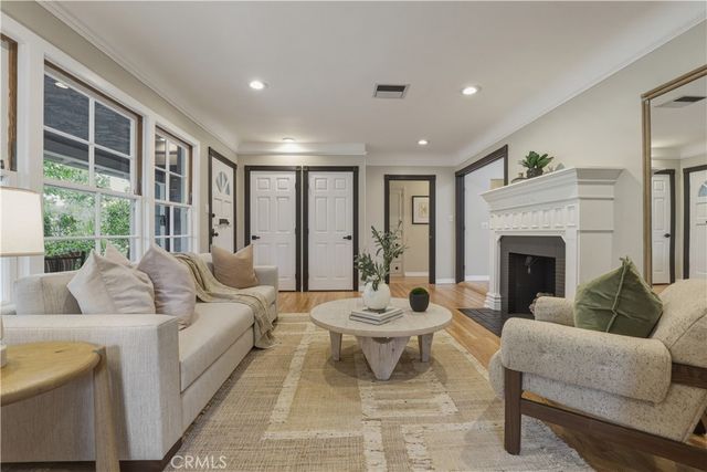 11592 Kling Street, Toluca Lake, CA 91602