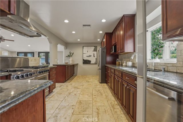 11592 Kling Street, Toluca Lake, CA 91602