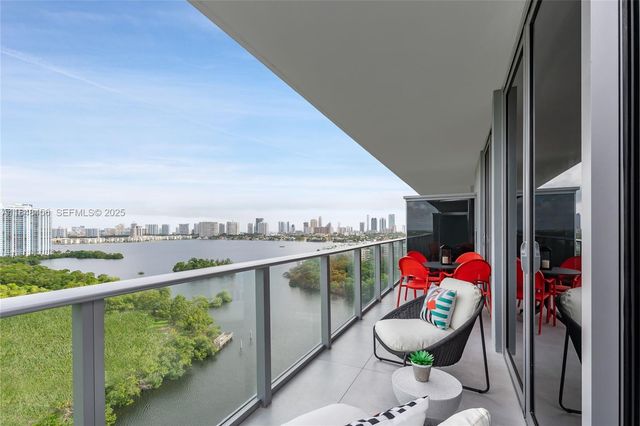 16385 Biscayne Boulevard 1503 +2Parking, North Miami Beach, FL 33160