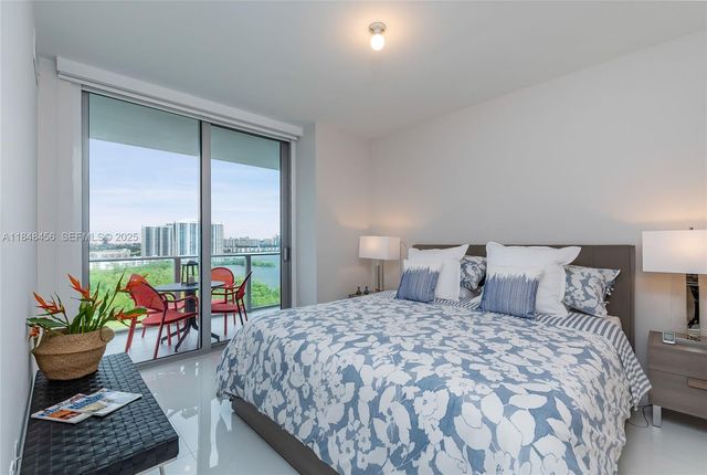 16385 Biscayne Boulevard 1503 +2Parking, North Miami Beach, FL 33160