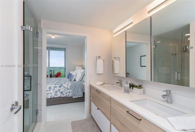16385 Biscayne Boulevard 1503 +2Parking, North Miami Beach, FL 33160