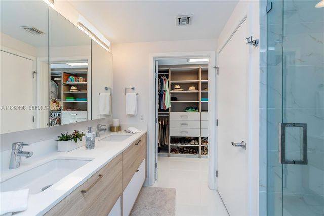 16385 Biscayne Boulevard 1503 +2Parking, North Miami Beach, FL 33160