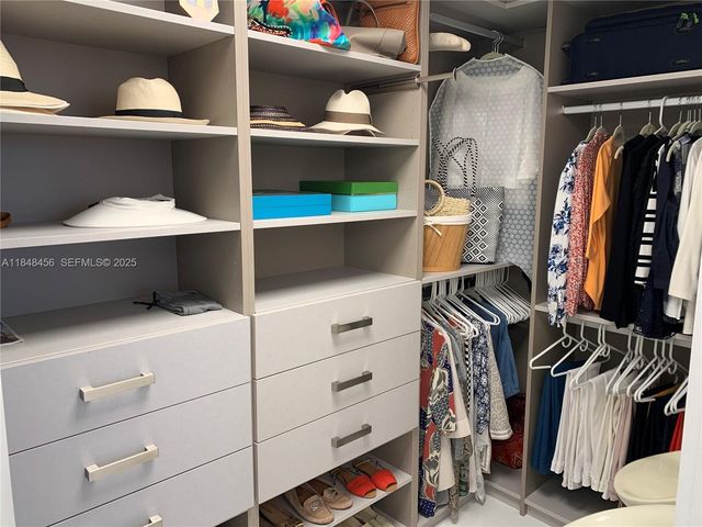 16385 Biscayne Boulevard 1503 +2Parking, North Miami Beach, FL 33160