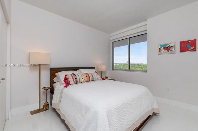 16385 Biscayne Boulevard 1503 +2Parking, North Miami Beach, FL 33160