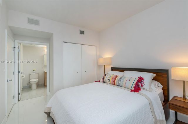 16385 Biscayne Boulevard 1503 +2Parking, North Miami Beach, FL 33160