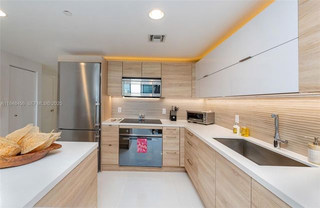 16385 Biscayne Boulevard 1503 +2Parking, North Miami Beach, FL 33160