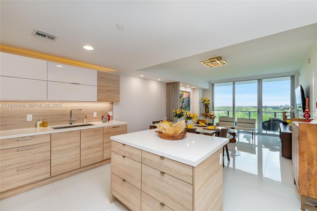 16385 Biscayne Boulevard 1503 +2Parking, North Miami Beach, FL 33160