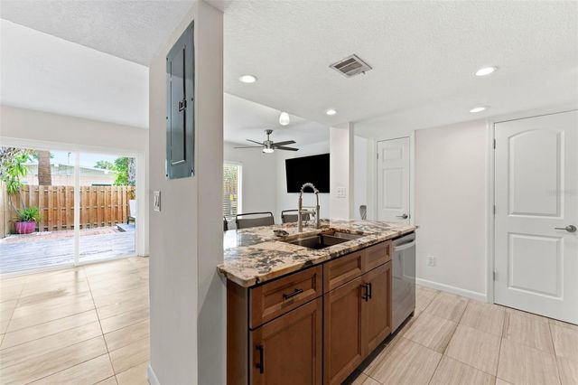 105 E DAVIS BOULEVARD B, Tampa, FL 33606