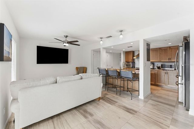 105 E DAVIS BOULEVARD B, Tampa, FL 33606