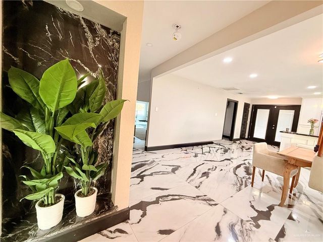 940 W Mile 3 Road, Mission, TX 78573