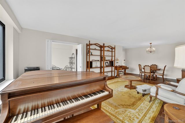 25 Lake Street 6F, White Plains, NY 10603