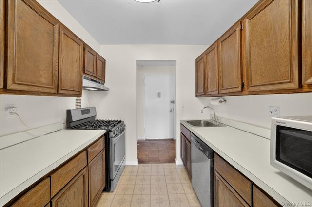 25 Lake Street 6F, White Plains, NY 10603