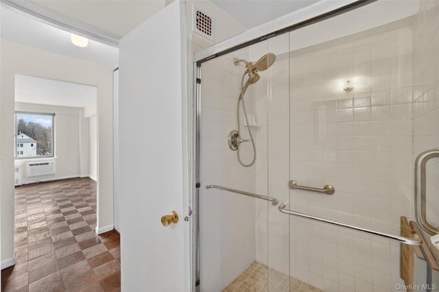 25 Lake Street 6F, White Plains, NY 10603