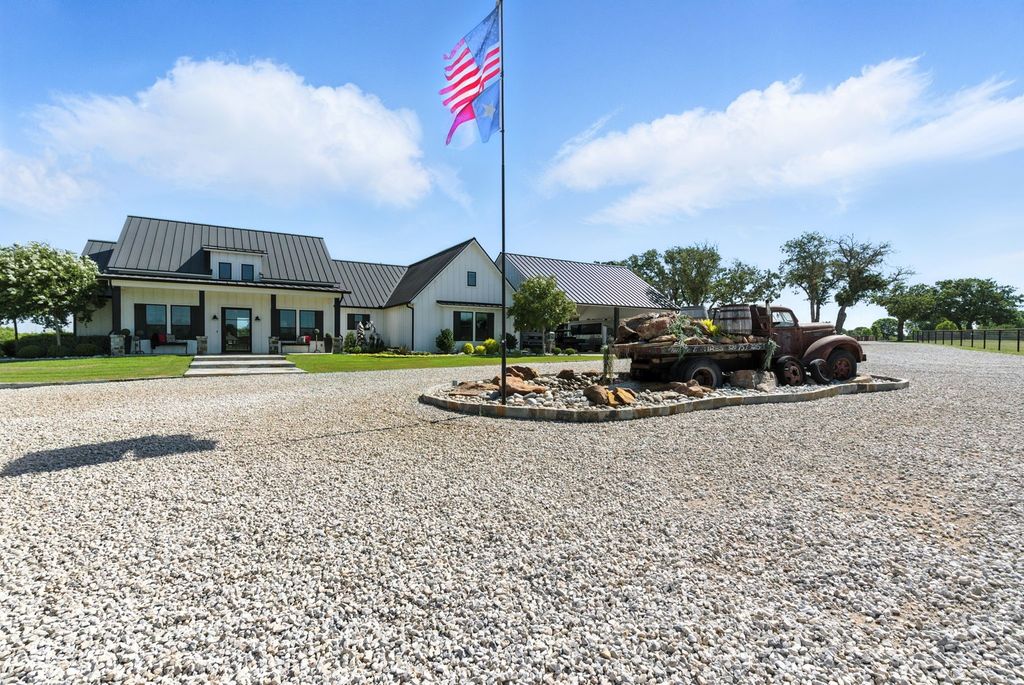 1403 N Fm 113, Weatherford, TX 76088