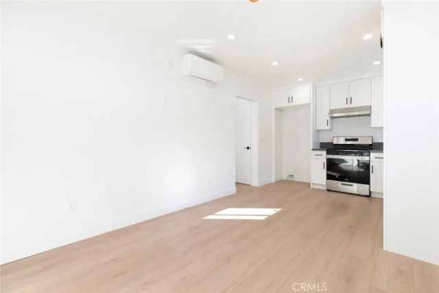 13932 Vanowen Street, Van Nuys, CA 91405