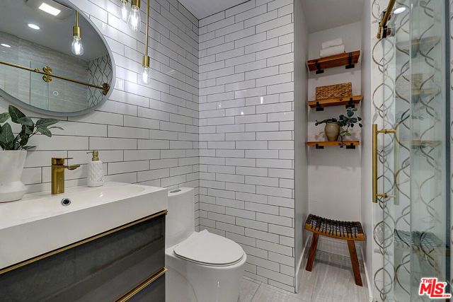 11948 Culver Drive, Culver City, CA 90230