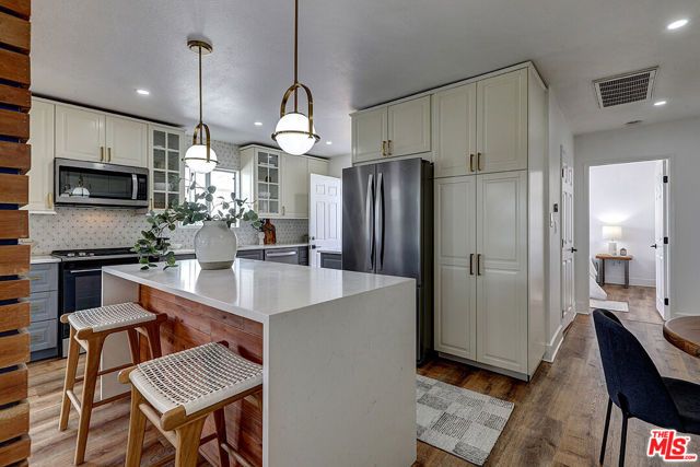 11948 Culver Drive, Culver City, CA 90230