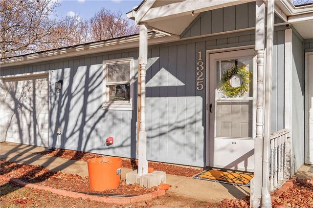 1325 N Harvey Drive, Olathe, KS 66061