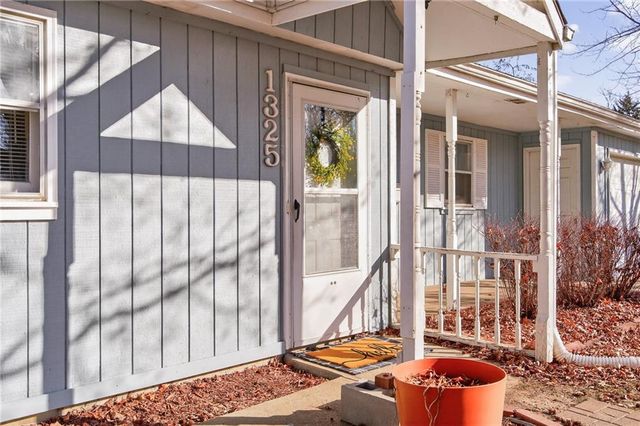 1325 N Harvey Drive, Olathe, KS 66061